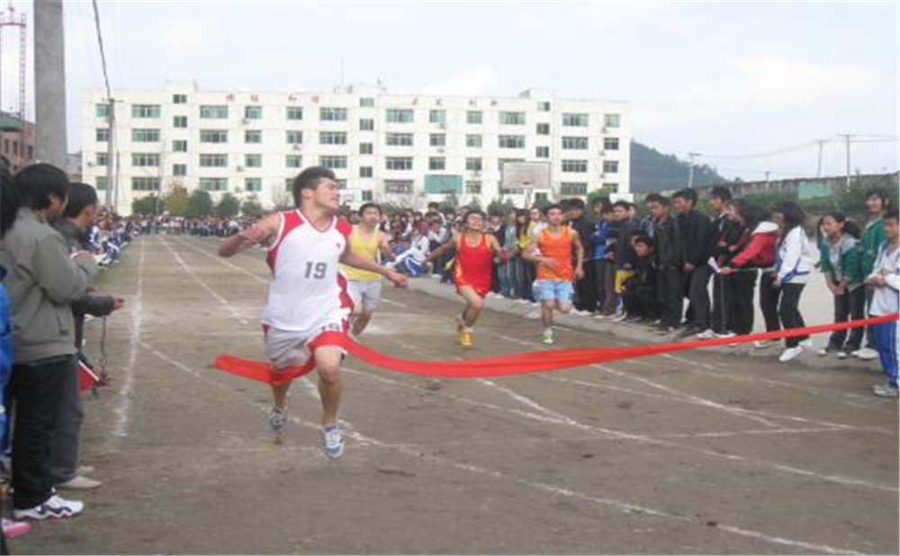 花叢中學學校詳細地址在什么地方？