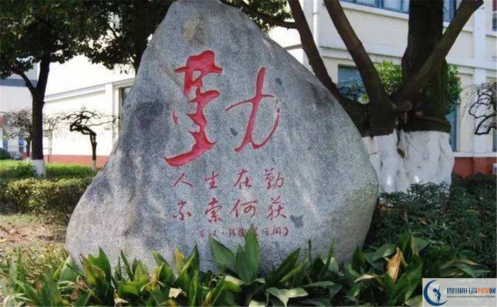 敖平中學(xué)一學(xué)期的學(xué)費(fèi)是多少？